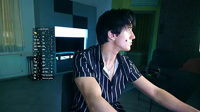 Snapshot of ChristianLevine_ chatting on May 3, 2026, 7:39 pm ChristianLevine online show from May 3, 2026, 7:39 pm