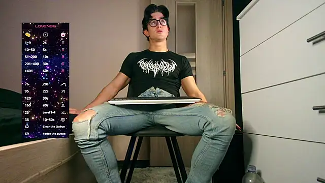 Snapshot of ChristianLevine_ chatting on April 8, 2026, 5:14 pm ChristianLevine online show from April 8, 2026, 5:14 pm
