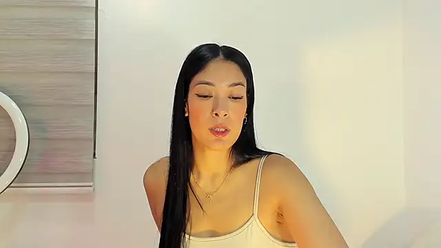 Snapshot of bella_hadid1_ chatting on February 25, 2026, 2:45 am bella hadid1 online show from February 25, 2026, 2:45 am