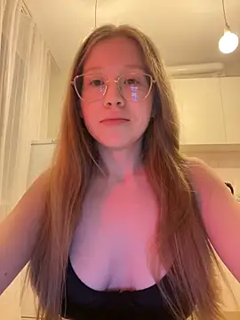 Snapshot of Eva_Weyne chatting on March 7, 2025, 5:28 pm Eva Weyne online show from March 7, 2025, 5:28 pm