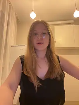 Snapshot of Eva_Weyne chatting on September 19, 2025, 6:45 pm Eva Weyne online show from September 19, 2025, 6:45 pm