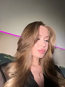 Sweet  Milly online show from April 11, 2026, 4:21 pm