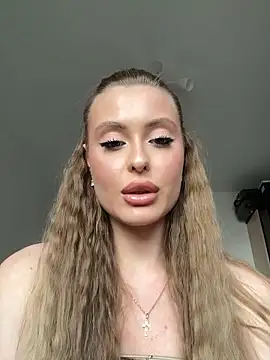Sweet  Milly online show from May 18, 2026, 2:33 pm