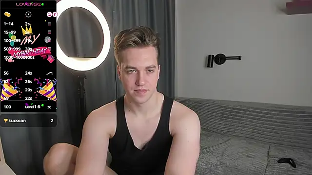 Snapshot of AustinButler chatting on December 4, 2024, 9:18 pm AustinButler online show from December 4, 2024, 9:18 pm