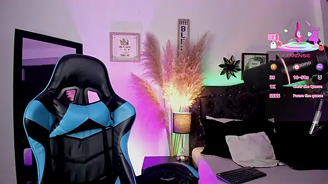 Snapshot of devlin_violett chatting on March 23, 2025, 2:37 am devlin violett online show from March 23, 2025, 2:37 am