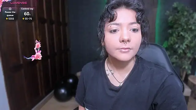 Snapshot of Evelynn chatting on February 7, 2026, 11:29 am Evelynn online show from February 7, 2026, 11:29 am