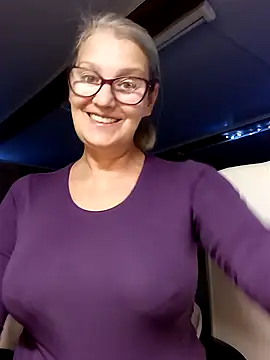 Snapshot of irinamaux chatting on October 7, 2025, 7:42 am irinamaux online show from October 7, 2025, 7:42 am