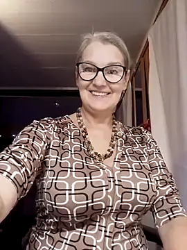 irinamaux online show from November 7, 2025, 7:02 am