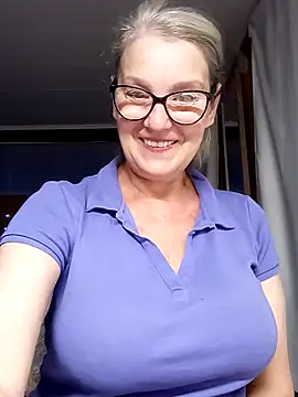 Snapshot of irinamaux chatting on September 12, 2025, 5:18 am irinamaux online show from September 12, 2025, 5:18 am