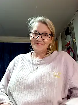 irinamaux online show from May 11, 2026, 4:15 pm