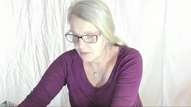 Snapshot of irinamaux chatting on March 9, 2025, 11:03 am irinamaux online show from March 9, 2025, 11:03 am