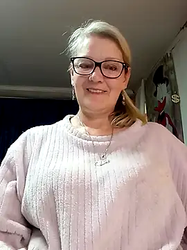irinamaux online show from May 12, 2026, 4:20 am