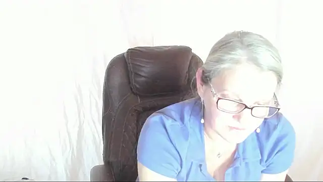 Snapshot of irinamaux chatting on March 22, 2025, 11:53 am irinamaux online show from March 22, 2025, 11:53 am