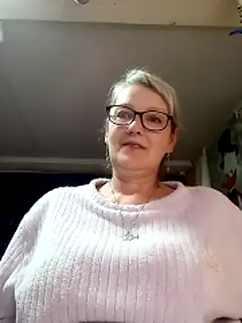 irinamaux online show from May 28, 2026, 12:55 pm