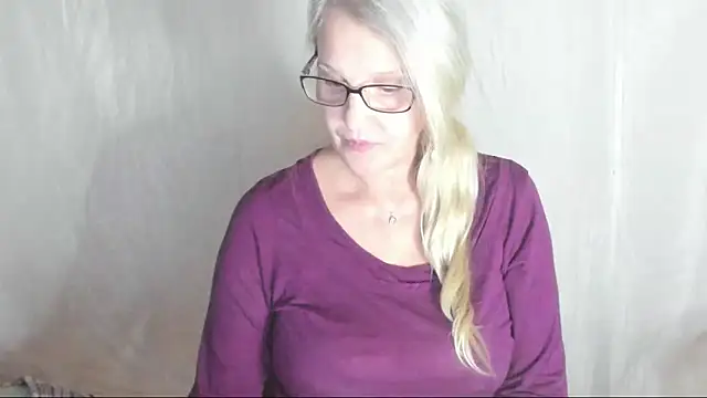 Snapshot of irinamaux chatting on March 9, 2025, 5:28 pm irinamaux online show from March 9, 2025, 5:28 pm