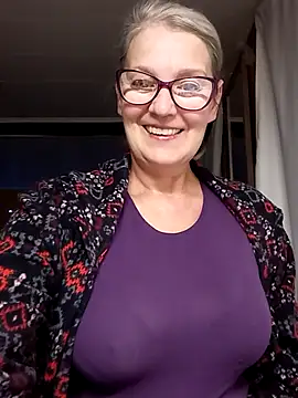 Snapshot of irinamaux chatting on October 3, 2025, 3:30 am irinamaux online show from October 3, 2025, 3:30 am