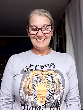Snapshot of irinamaux chatting on October 4, 2025, 7:21 am irinamaux online show from October 4, 2025, 7:21 am