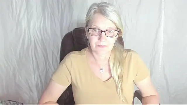 Snapshot of irinamaux chatting on March 5, 2025, 9:16 am irinamaux online show from March 5, 2025, 9:16 am