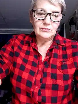 Snapshot of irinamaux chatting on June 11, 2026, 11:57 pm irinamaux online show from June 11, 2026, 11:57 pm