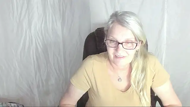 Snapshot of irinamaux chatting on March 5, 2025, 12:22 pm irinamaux online show from March 5, 2025, 12:22 pm
