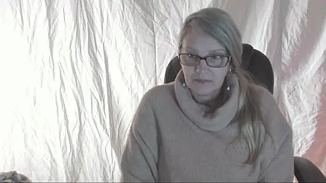 Snapshot of irinamaux chatting on March 22, 2025, 5:28 am irinamaux online show from March 22, 2025, 5:28 am