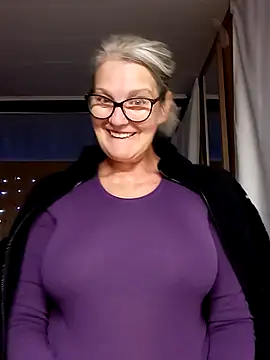 Snapshot of irinamaux chatting on September 13, 2025, 6:02 am irinamaux online show from September 13, 2025, 6:02 am
