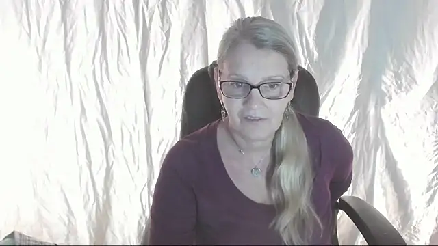 Snapshot of irinamaux chatting on March 9, 2025, 5:55 am irinamaux online show from March 9, 2025, 5:55 am