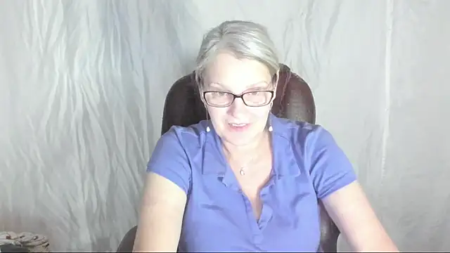 Snapshot of irinamaux chatting on March 21, 2025, 2:29 pm irinamaux online show from March 21, 2025, 2:29 pm