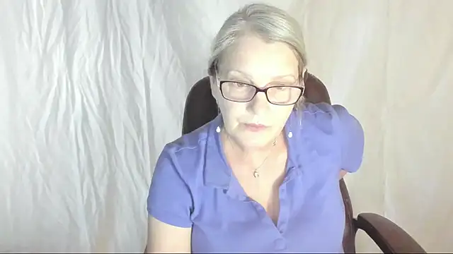 Snapshot of irinamaux chatting on March 22, 2025, 2:58 pm irinamaux online show from March 22, 2025, 2:58 pm