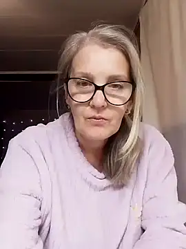 irinamaux online show from November 1, 2025, 6:13 pm