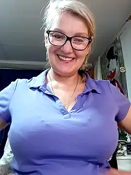 irinamaux online show from May 13, 2026, 4:30 am