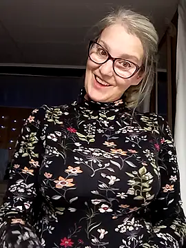 Snapshot of irinamaux chatting on September 28, 2025, 5:25 am irinamaux online show from September 28, 2025, 5:25 am