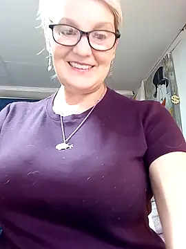 irinamaux online show from May 23, 2026, 12:48 pm