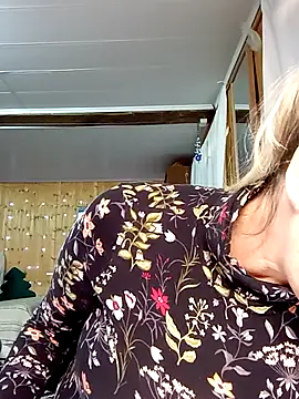 Snapshot of irinamaux chatting on October 2, 2025, 7:23 am irinamaux online show from October 2, 2025, 7:23 am
