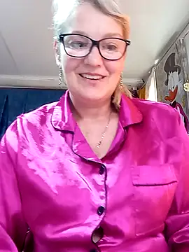 irinamaux online show from May 17, 2026, 7:19 am