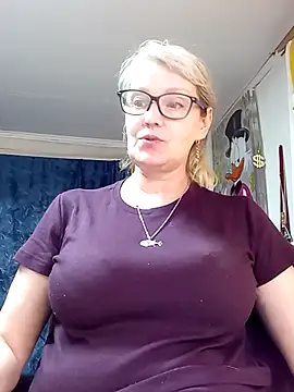 irinamaux online show from May 4, 2026, 5:16 pm