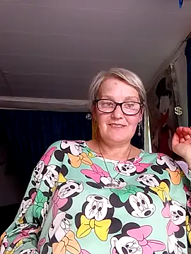 Snapshot of irinamaux chatting on June 5, 2026, 10:43 am irinamaux online show from June 5, 2026, 10:43 am