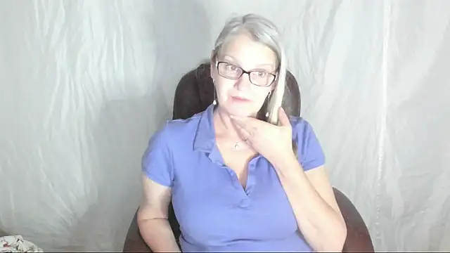 Snapshot of irinamaux chatting on March 21, 2025, 5:34 pm irinamaux online show from March 21, 2025, 5:34 pm