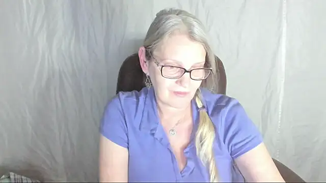 Snapshot of irinamaux chatting on March 7, 2025, 4:00 pm irinamaux online show from March 7, 2025, 4:00 pm