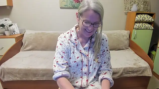 Snapshot of irinamaux chatting on March 15, 2025, 7:59 pm irinamaux online show from March 15, 2025, 7:59 pm