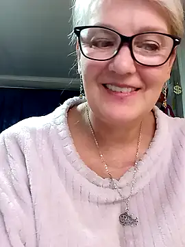 irinamaux online show from May 18, 2026, 4:34 pm