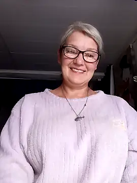 Snapshot of irinamaux chatting on June 15, 2026, 12:44 am irinamaux online show from June 15, 2026, 12:44 am