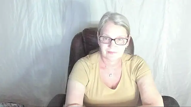 Snapshot of irinamaux chatting on March 5, 2025, 3:29 pm irinamaux online show from March 5, 2025, 3:29 pm