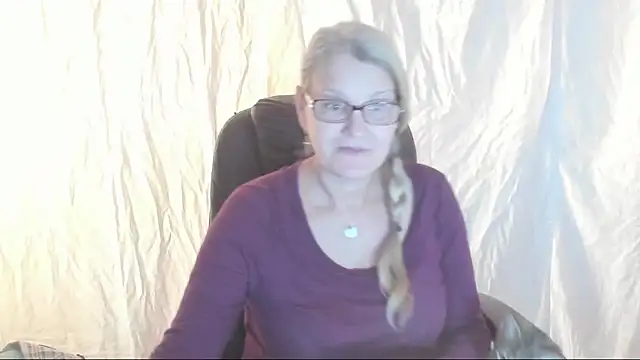 Snapshot of irinamaux chatting on March 7, 2025, 5:29 am irinamaux online show from March 7, 2025, 5:29 am