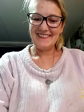 irinamaux online show from May 7, 2026, 9:18 pm