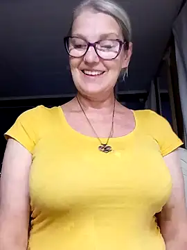 Snapshot of irinamaux chatting on October 8, 2025, 2:13 am irinamaux online show from October 8, 2025, 2:13 am