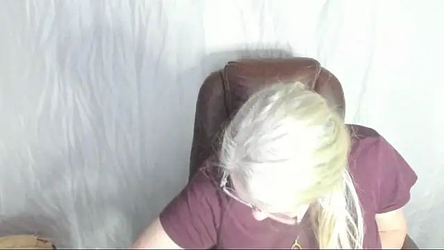 Snapshot of irinamaux chatting on March 2, 2025, 5:23 am irinamaux online show from March 2, 2025, 5:23 am