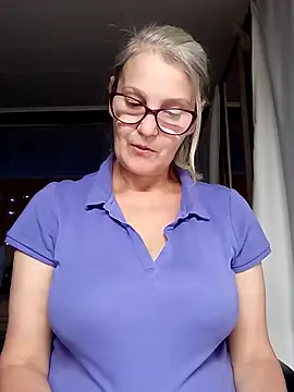 Snapshot of irinamaux chatting on October 3, 2025, 3:46 pm irinamaux online show from October 3, 2025, 3:46 pm