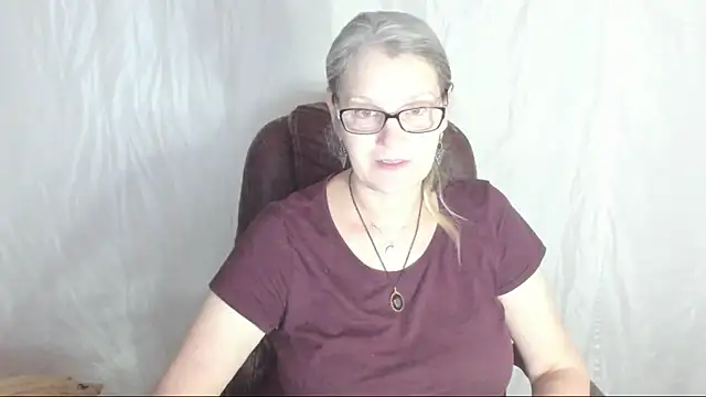 Snapshot of irinamaux chatting on March 2, 2025, 3:30 pm irinamaux online show from March 2, 2025, 3:30 pm