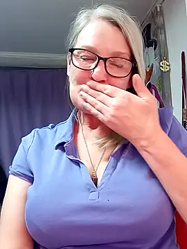 irinamaux online show from February 22, 2026, 3:35 pm